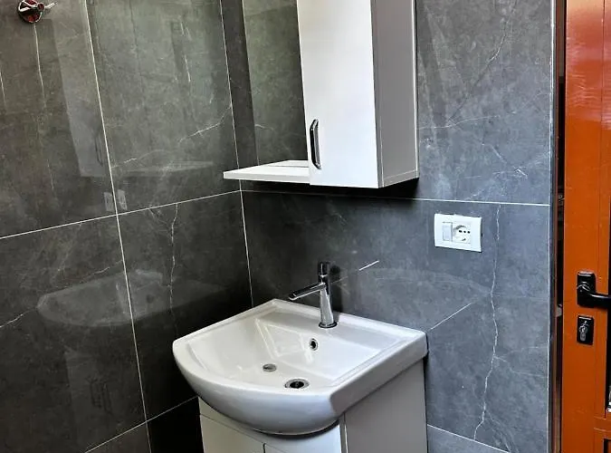 Bujtina Sakollari 3*