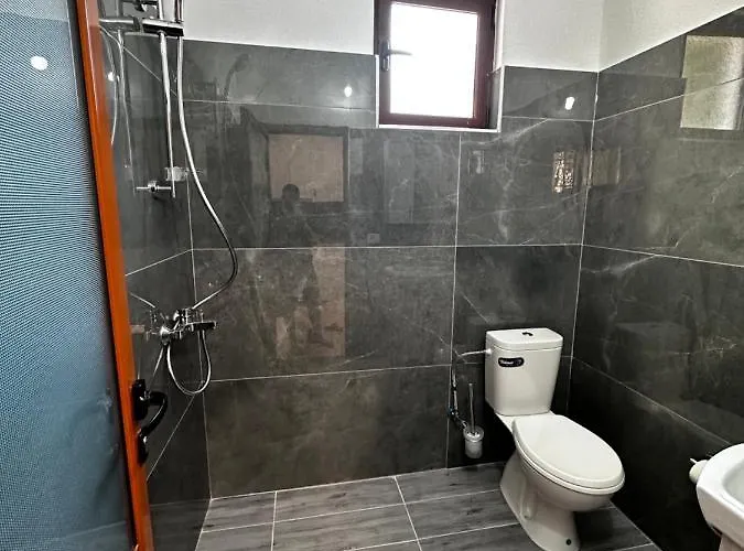 بيت ضيافة Bujtina Sakollari 3*