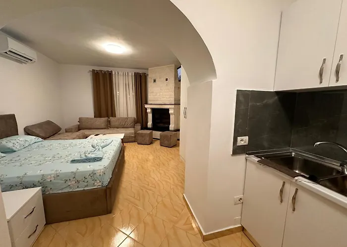 Bujtina Sakollari بيت ضيافة 3*