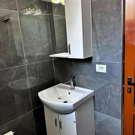Bujtina Sakollari 3*