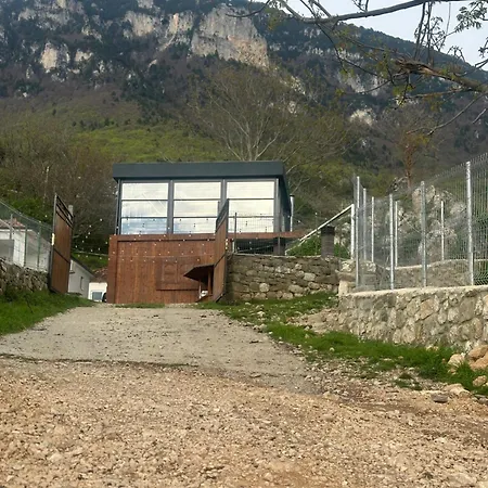 Bujtina Sakollari Konukevi Polican (Berat)