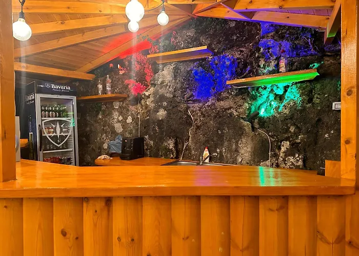 Bujtina Sakollari Konukevi